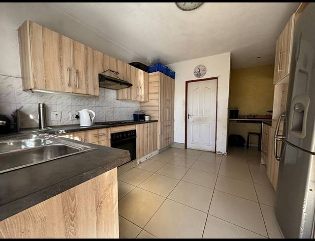 4 BEDROOM HOUSE FOR SALE IN GOLDEN GARDENS